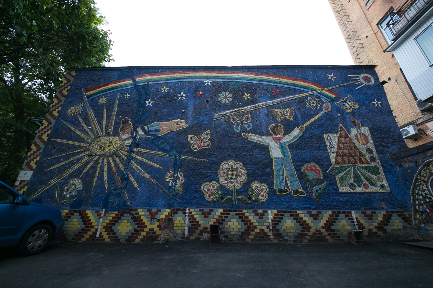 Мозаика детской художественной студии Осташинского